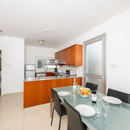 Coral Bay 7