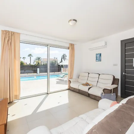Coral Bay 7