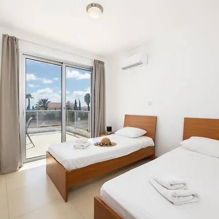 Coral Bay 7